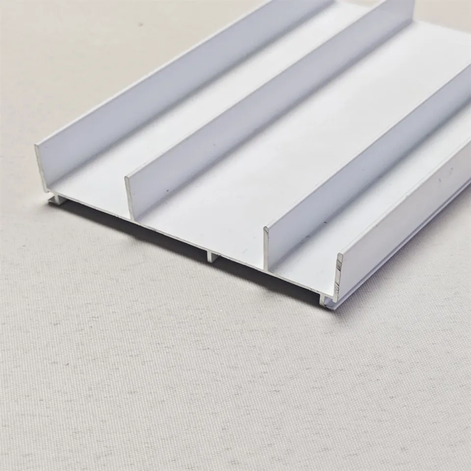 পাউডার স্প্রে করা অ্যালুমিনিয়াম প্রোফাইল সাধারণ স্প্রে করা